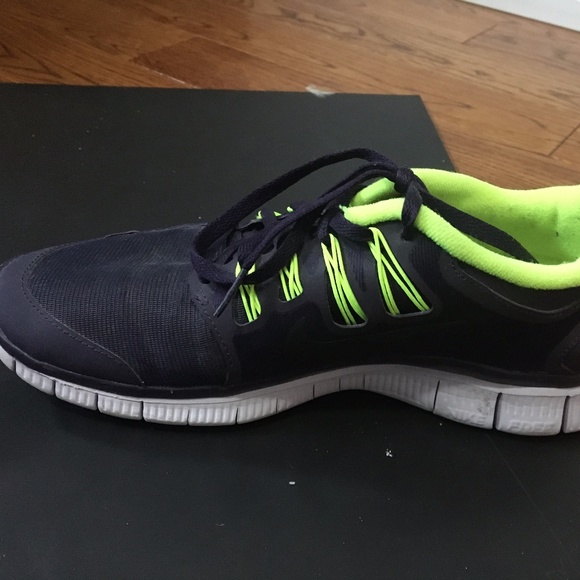 Nike Running Shoes - Picture 3 of 8